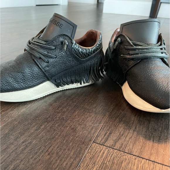 Shoes - Esseutesse Fringe Sneakers size 8